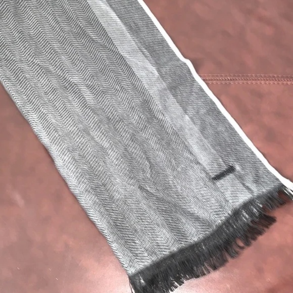 CK Lightweight Scarf - Picture 4 of 8